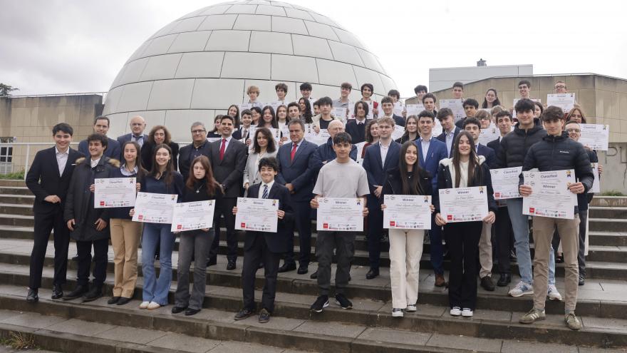 El consejero Emilio Viciana en la entrega de diplomas a los ganadores de la Spanish Space Design Competition 2025