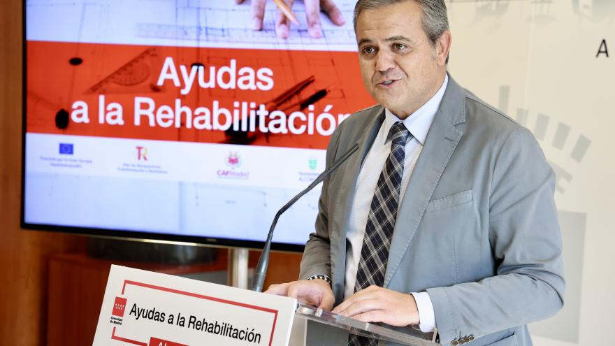 Rodrigo visita Alcobendas El consejero Jorge Rodrigo durante su visita a Alcobendas