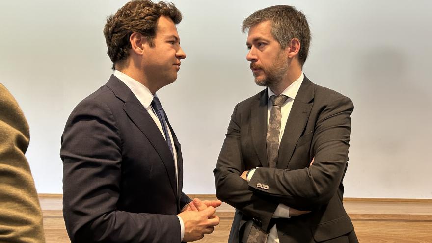 El consejero Miguel Ángel García Martín durante la reunión con la Confederación de Asociaciones de Empresarios de Madrid Oeste