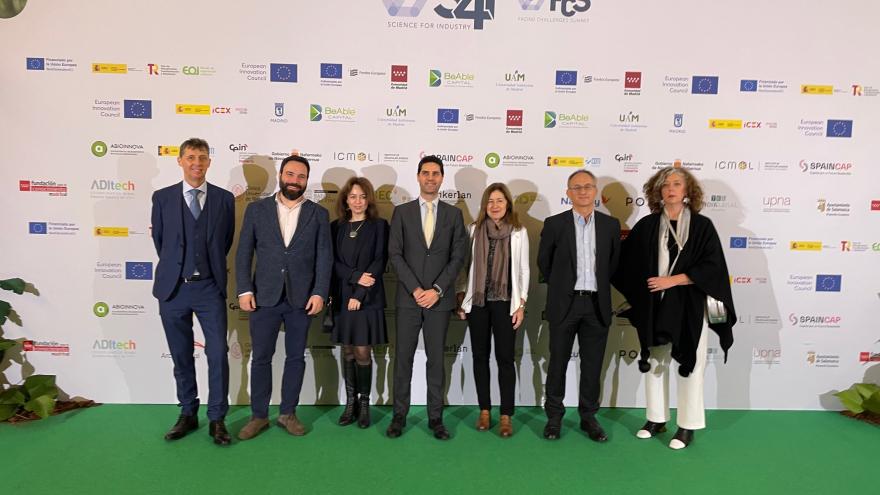 El consejero Emilio Viciana durante su visita a la Feria Science For Industry