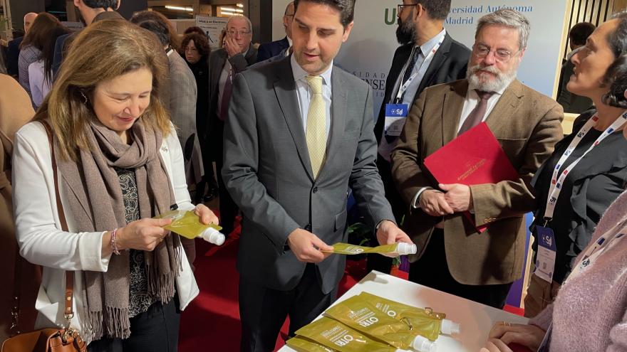 El consejero Emilio Viciana durante su visita a la Feria Science For Industry