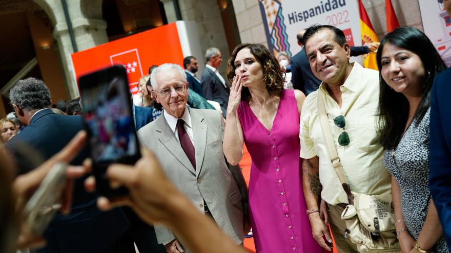 La presidenta saludando durante el evento