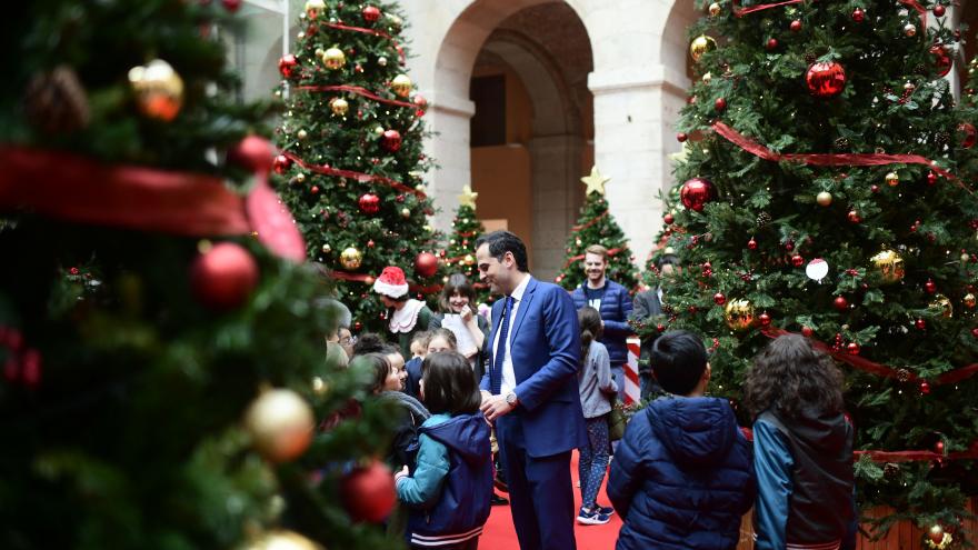 Isabel Díaz Ayuso inaugurando la Navidad en Sol