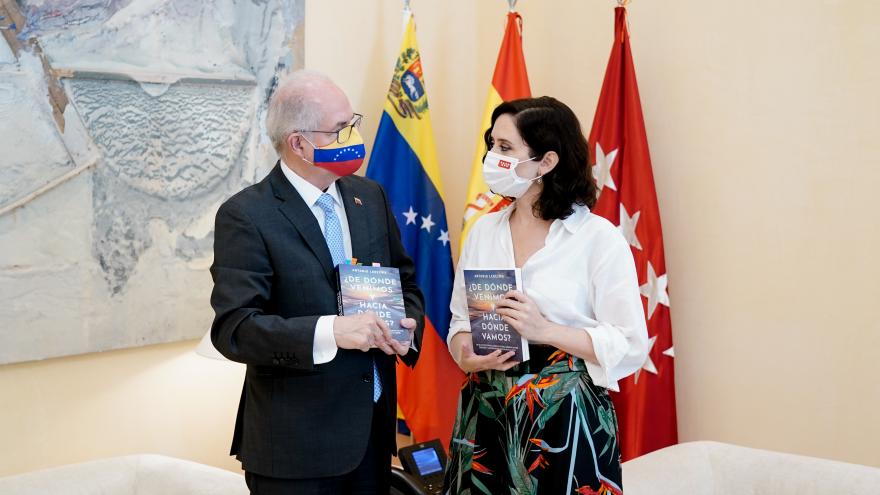 Isabel Díaz Ayuso durante la presentación del nuevo libro de Antonio Ledezma