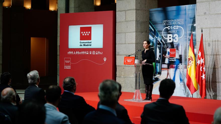 Isabel Díaz Ayuso durante la presentación de la rebaja del precio mensual del abono transporte