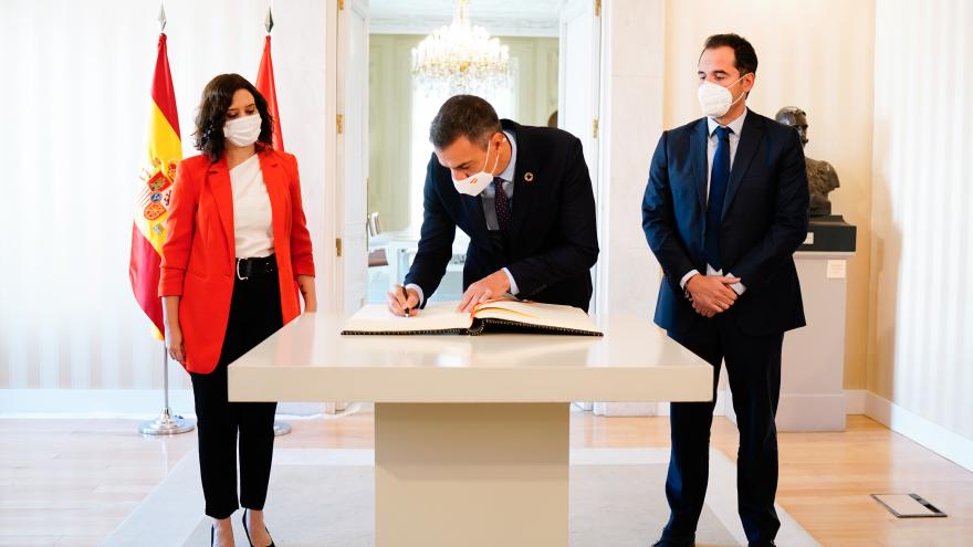 Isabel Díaz Ayuso durante la reunión con Pedro Sánchez