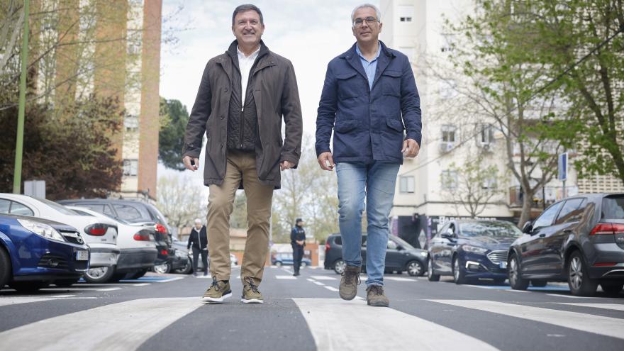Carlos Izquierdo during his visit to Humanes de Madrid