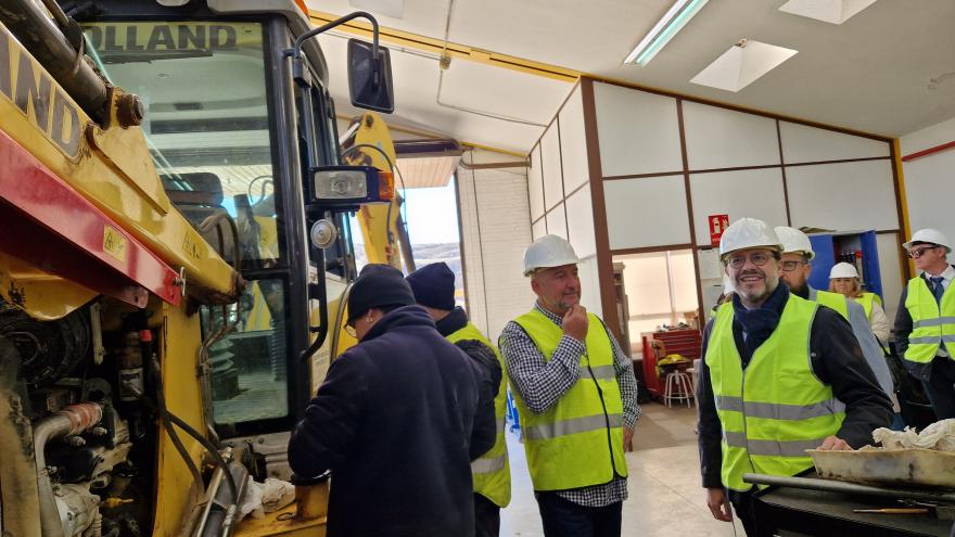 El consejero visitando las instalaciones del centro