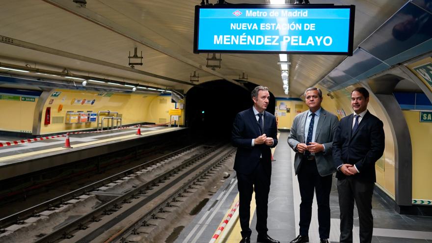 El consejero recorriendo las instalaciones de la estación
