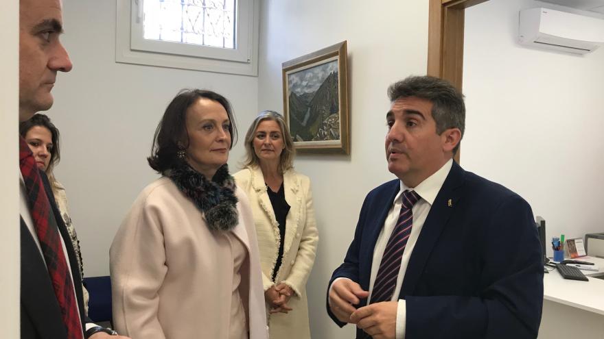 Ibarrola durante la visita a los juzgados