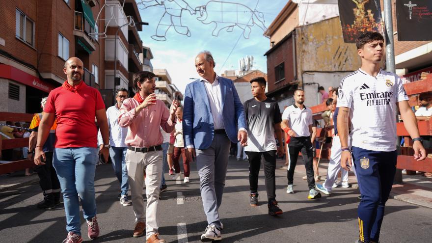 Miguel López-Valverde en San Sebastián de los Reyes supervisa el dispositivo digital de seguridad en sus fiestas