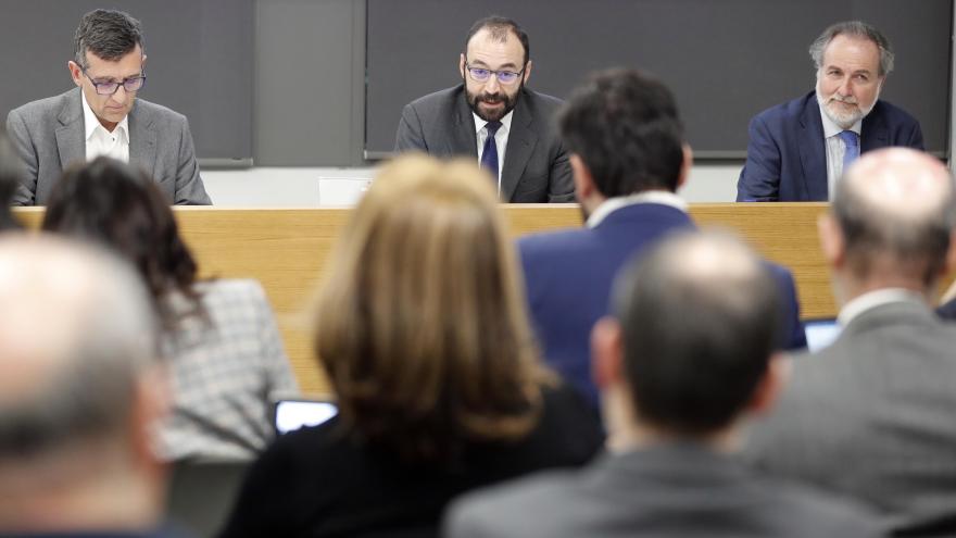 Manuel Giménez durante la primera Mesa del Autoconsumo Eléctrico