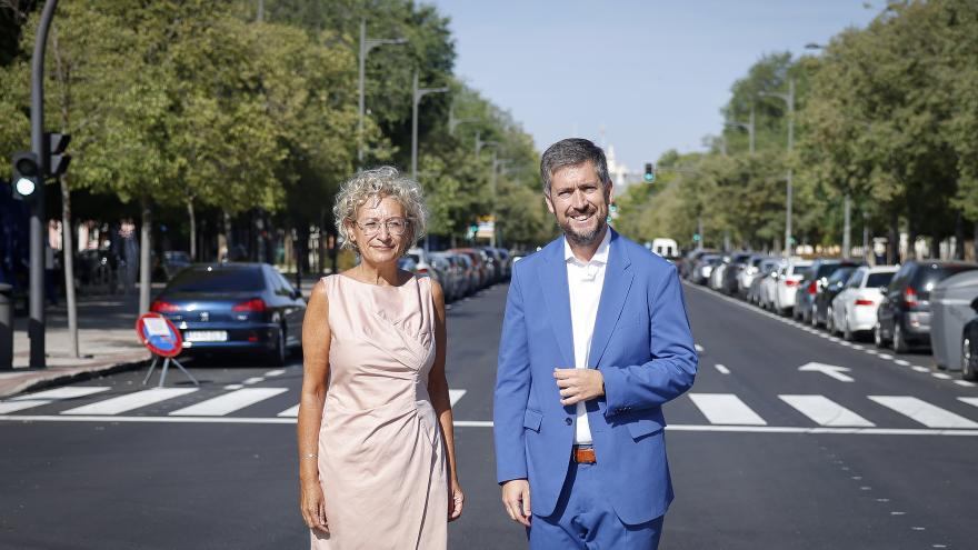 El consejero junto a la alcaldesa del municipio