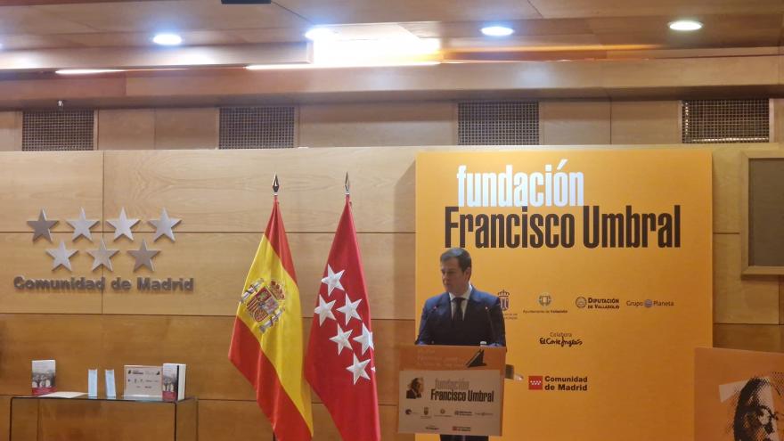El viceconsejero Luis Martín durante la entrega del Premio Francisco Umbral al Libro del Año 2024