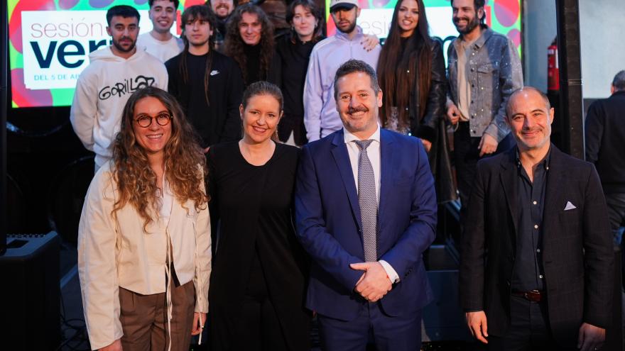 Los consejeros Ana Dávila y Mariano de Paco Serrano durante la presentación de Sesión Vermú 2025