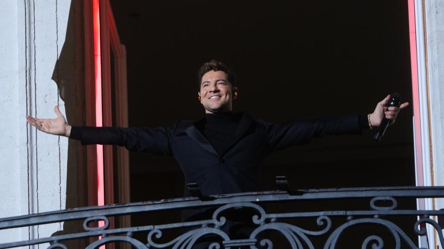 El cantante David Bisbal en la Real Casa de Correos