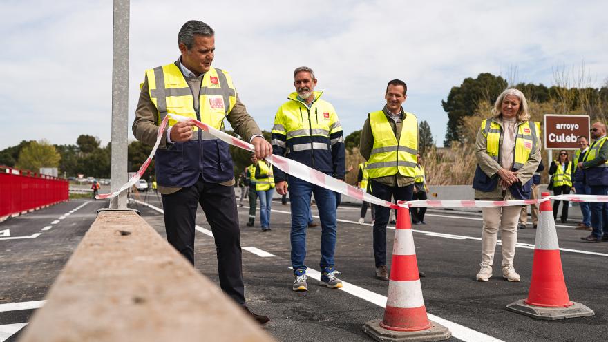Rodrigo inaugura el puente sobre el arroyo Culebro El consejero Jorge Rodrigo en Getafe