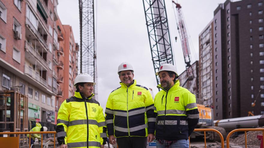 Rodrigo visita las obras de construcción del intercambiador de transportes de Conde de Casal El consejero Jorge Rodrigo durante la visita a las obras