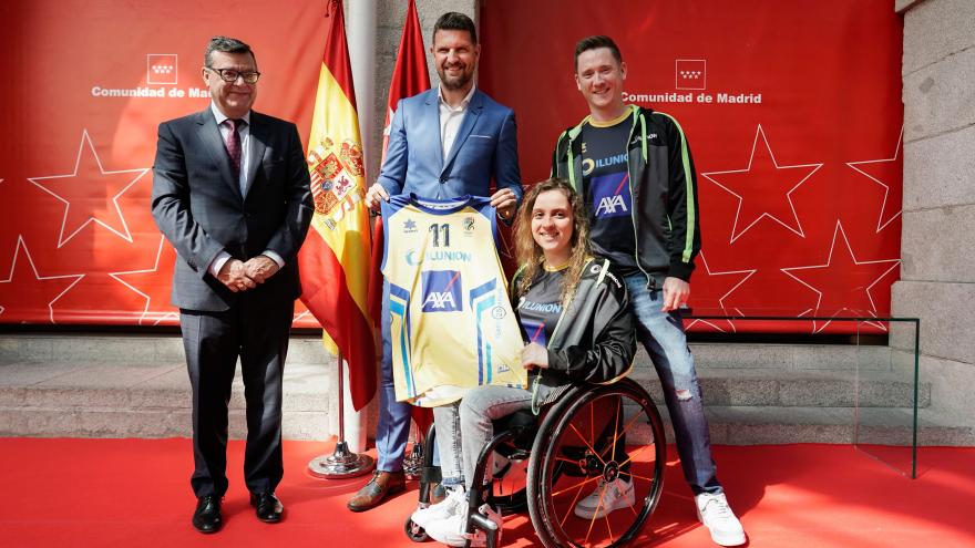 Roberto Núñez durante la recepción del CD Ilunion de baloncesto