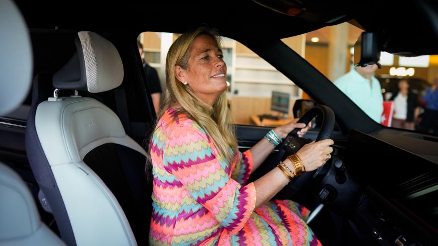 Rocío Albert durante su visita a la ciudad del automóvil de Leganés por su 35 aniversario
