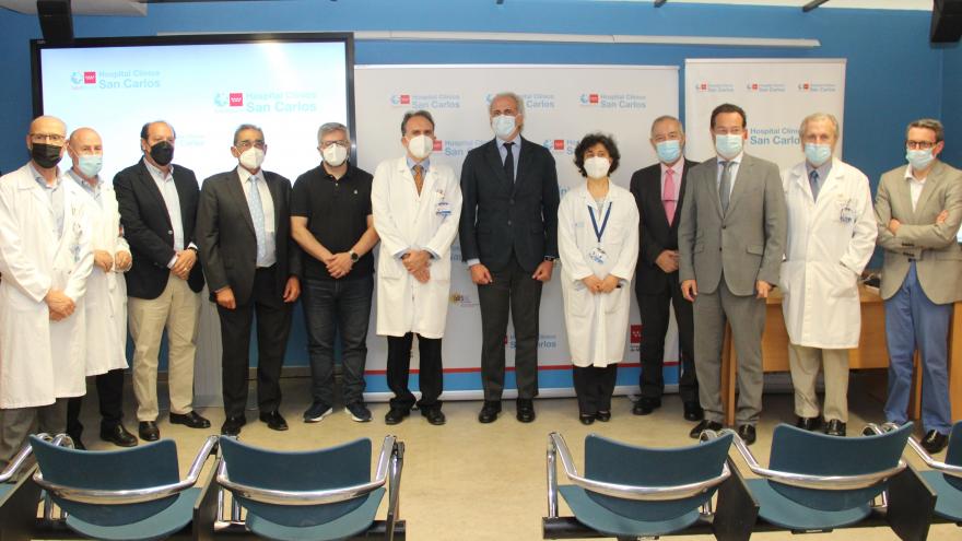 Fotografía de los principales representantes del proyecto con el consejero