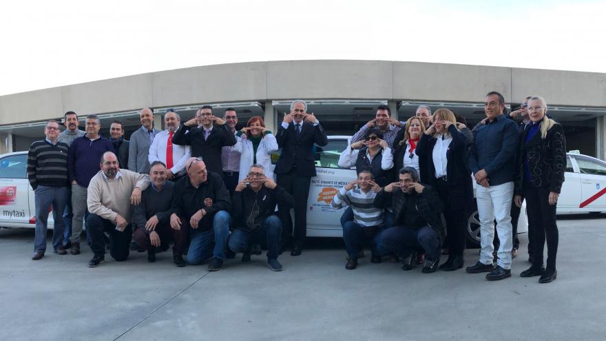 Los taxistas se suman a la campaña ‘Únete al equipo médula’ de la Comunidad de Madrid
