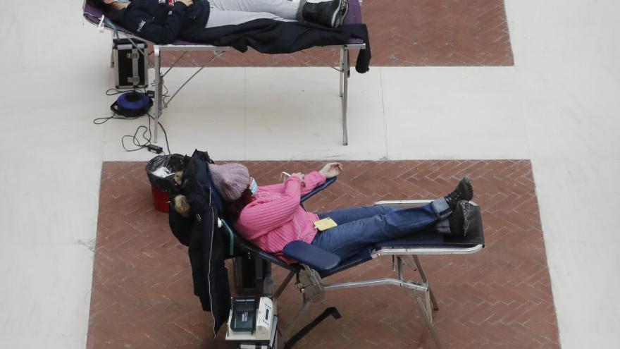 Donación de sangre en la Real Casa de Correos