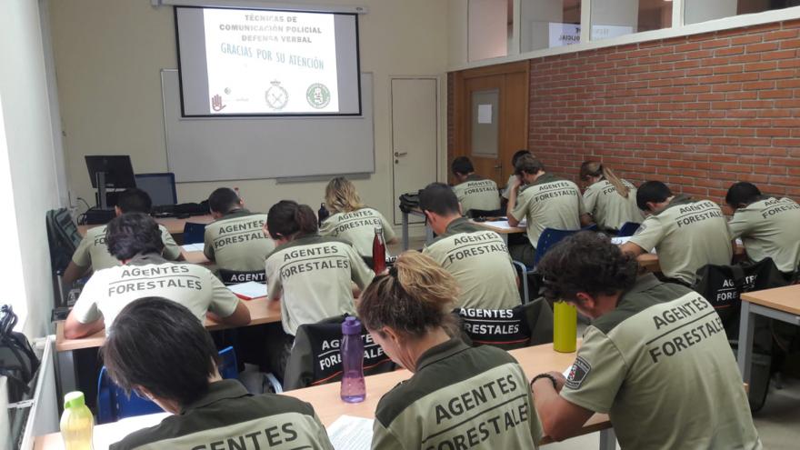 Agentes forestales formándose en el IFISE