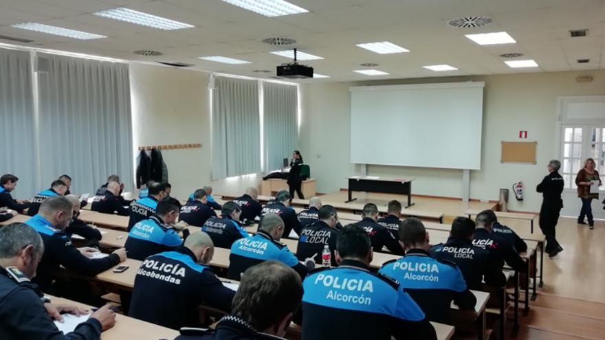 Policías locales en clases en el IFISE
