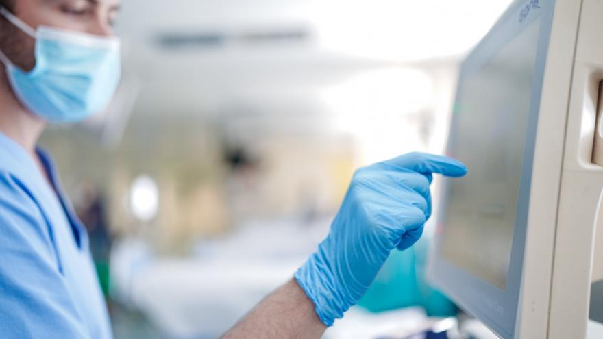 profesional sanitario profesional trabajando en sanidad