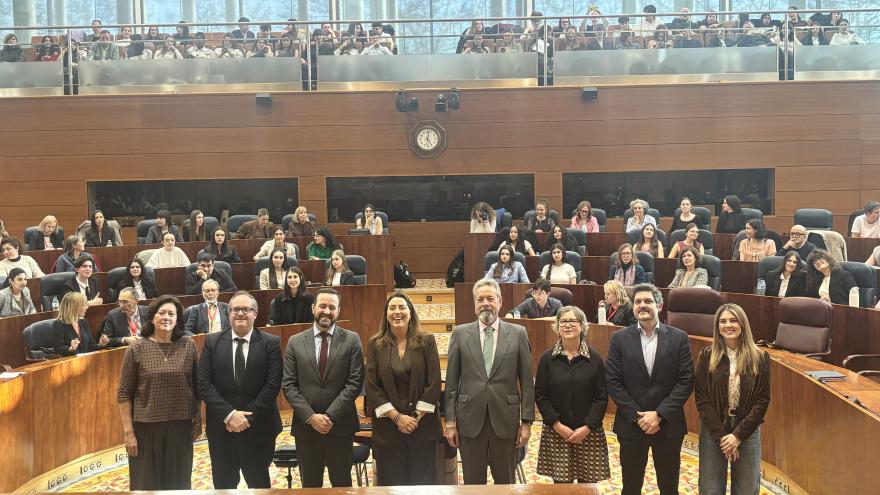 La Comunidad de Madrid duplica los centros públicos y alumnos que participan en el programa de debate escolar Global Classrooms El viceconsejero de Política y Organización Educativa