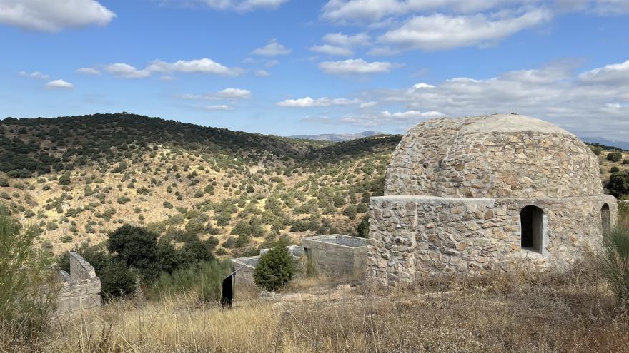 Campamento militar La Peña imagen de paisaje con fortificaciones de piedra