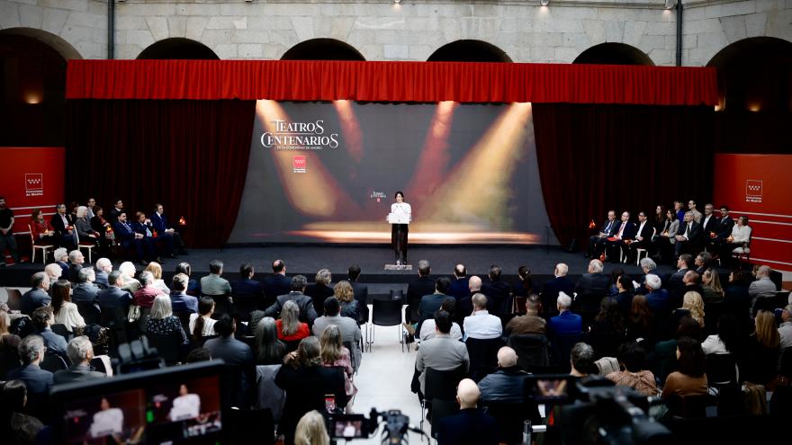 La presidenta Isabel Díaz Ayuso durante el acto de homenaje