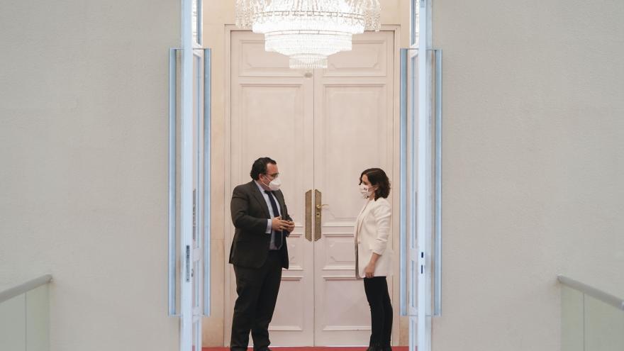 Foto puerta alcalde y presidenta