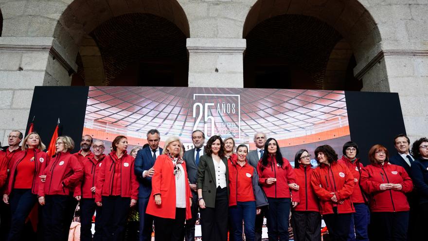 La presidenta con el equipo del 112 