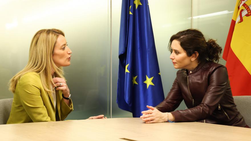 Díaz Ayuso con la presidenta del Parlamento Europeo, Roberta Metsola