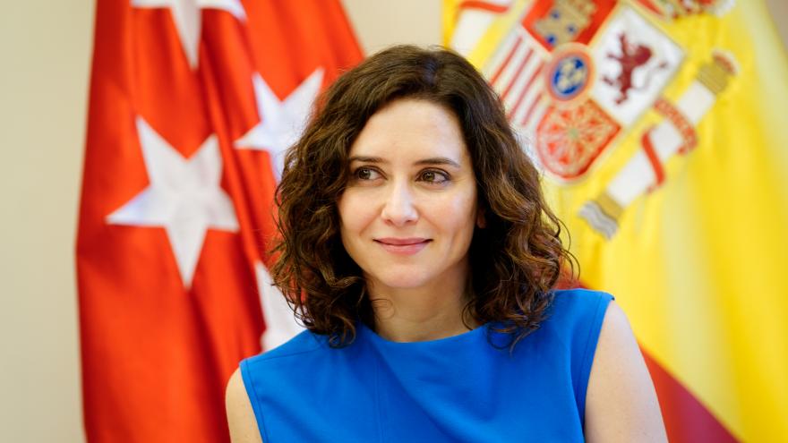 La presidenta, vestida de azul, durante el Consejo de Gobierno