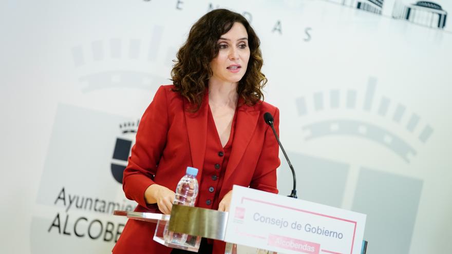 La presidenta durante la rueda de prensa en Alcobendas