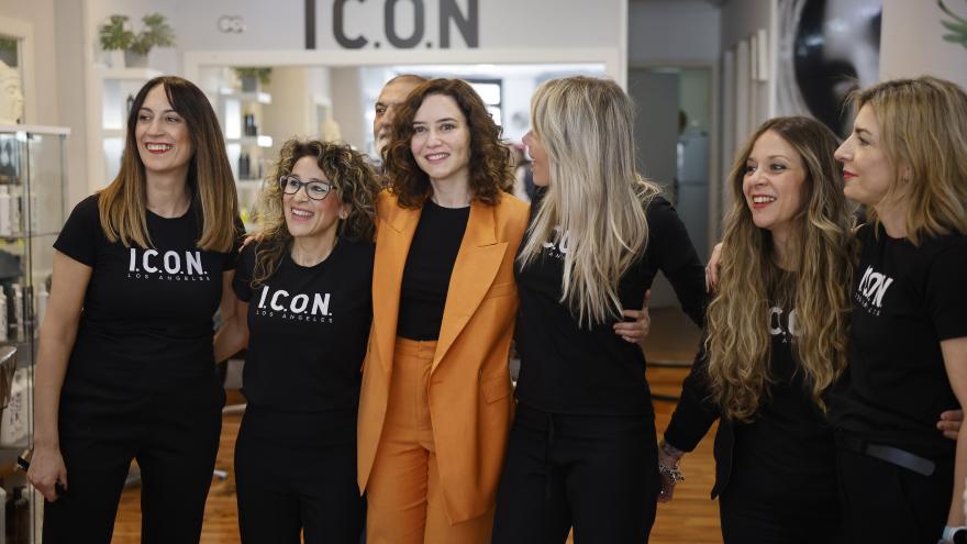 La presidenta en su visita a Griñón, donde se celebró el Consejo de Gobierno
