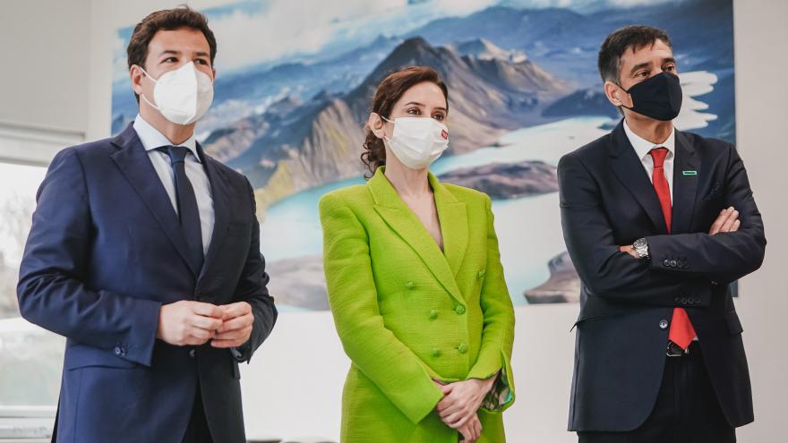 La presidenta con otros de los asistentes al evento