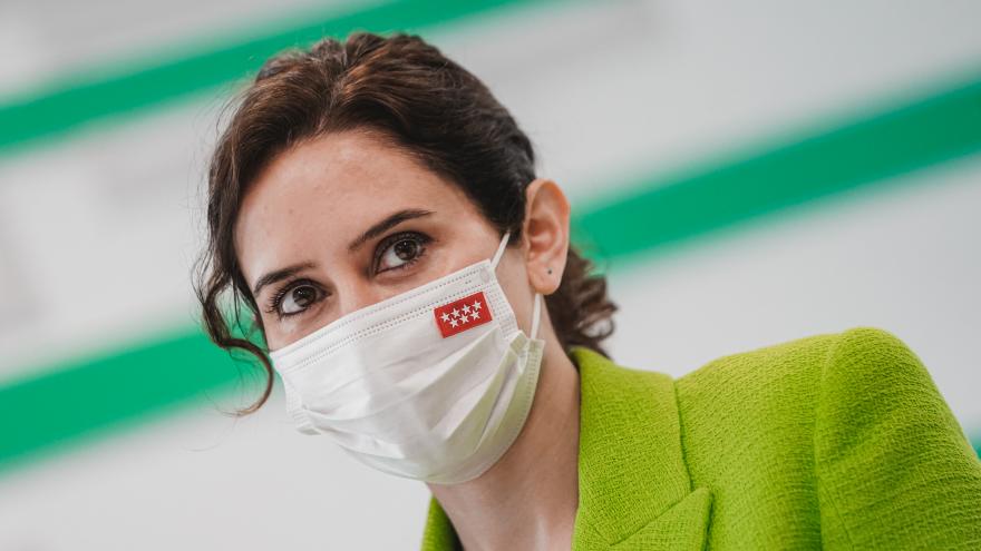 La presidenta durante el acto con la mascarilla puesta