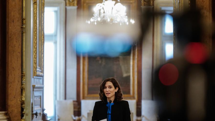 La presidenta sentada 
