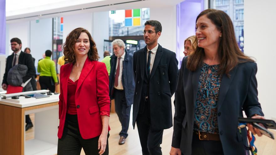 La presidenta durante su visita a Microsoft
