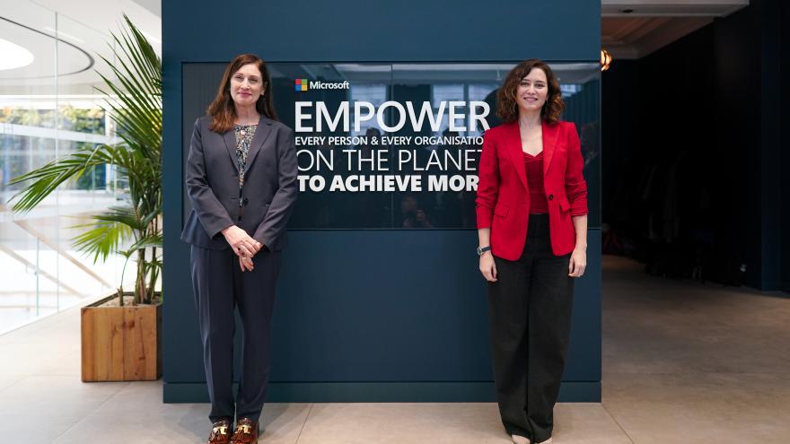 La presidenta durante su visita a Microsoft