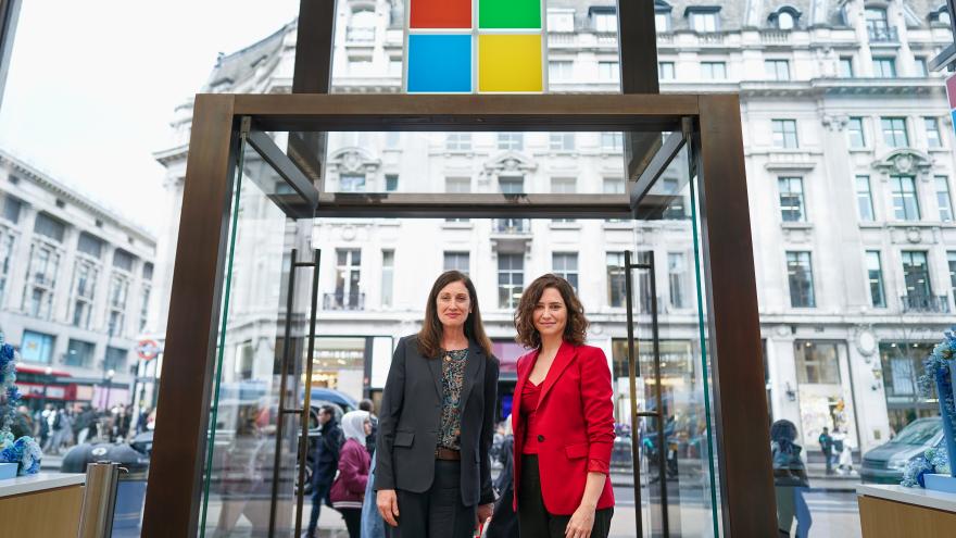 La presidenta durante su visita a Microsoft