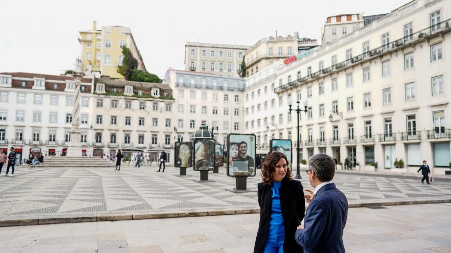 La presidenta llegando a la sede de la Alcaldía