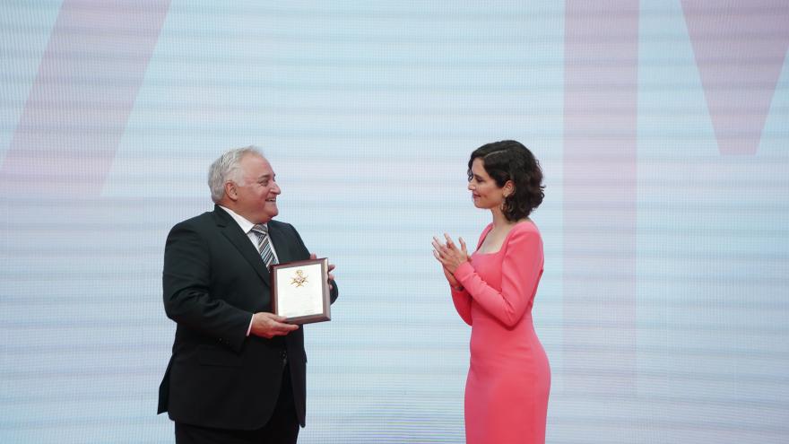 La presidenta entrega las condecoraciones