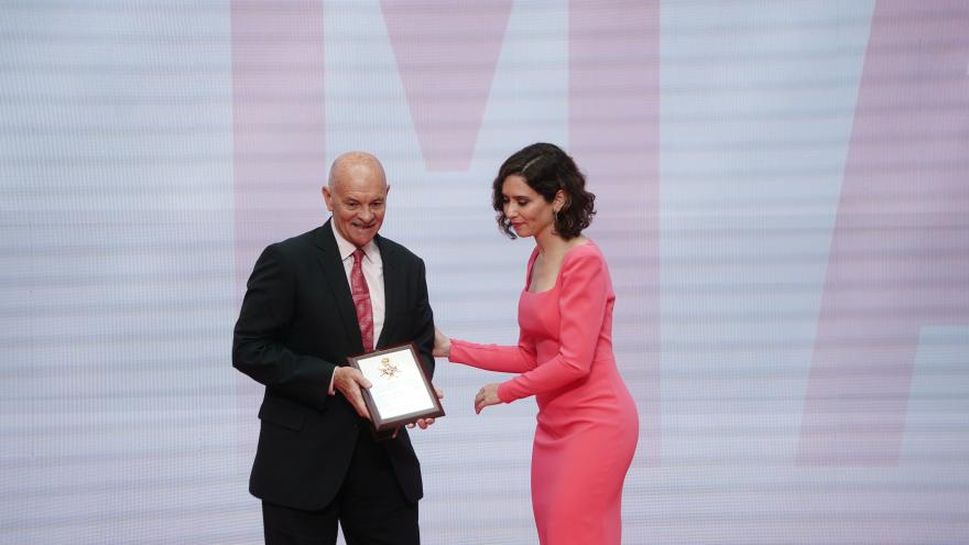 La presidenta entrega las condecoraciones