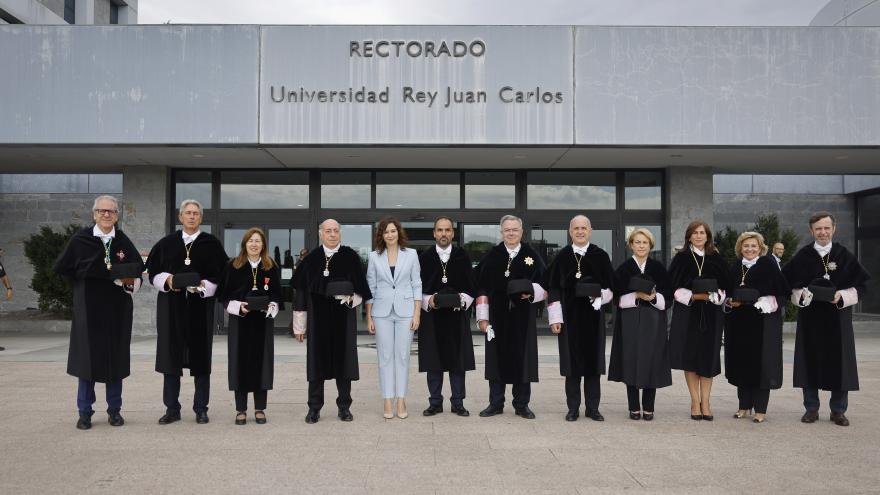 La presidenta a las afueras del rectorado 