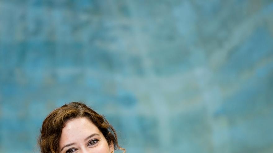 La presidenta sonríe durante la reunión